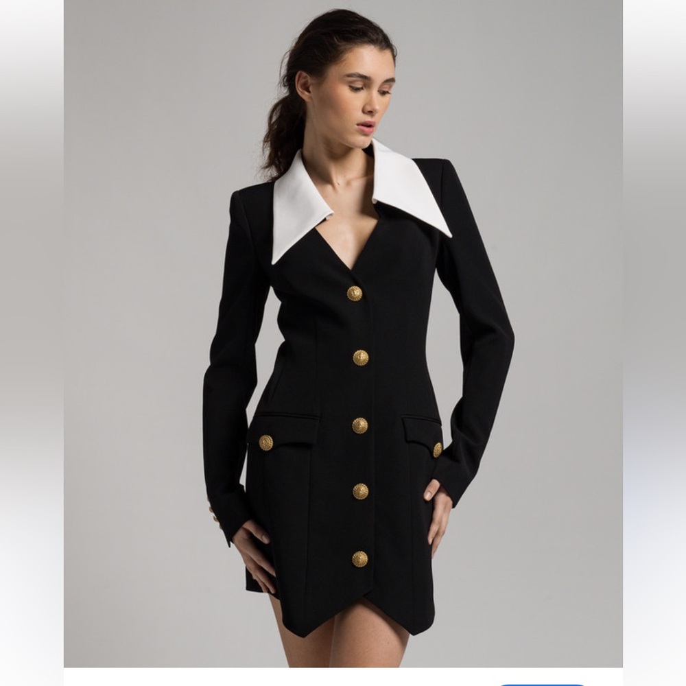 Black and white mini dress with gold lion buttons size 4